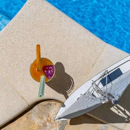 Pool House Franjo - Happy
