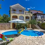 Pool House Franjo - Happy