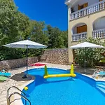 Pool House Franjo - Happy